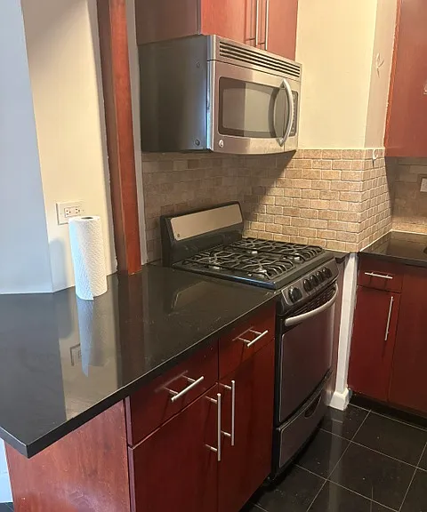330 E 38th St #19O — Photo 10