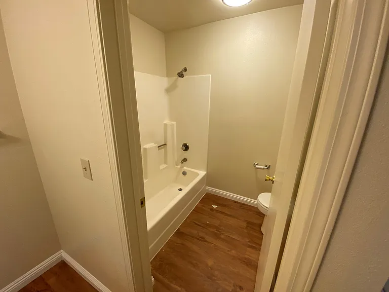 1045 Southwood Dr #I — Photo 10