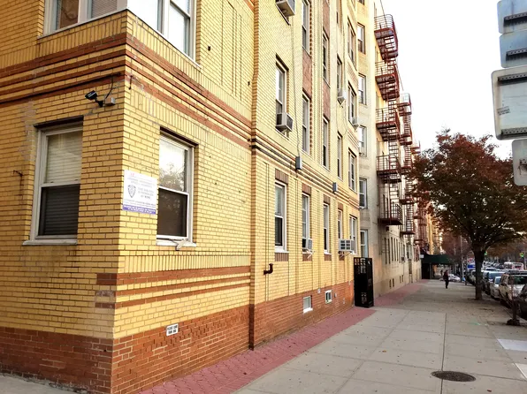 2166 Bronx Park East image 3 of 26