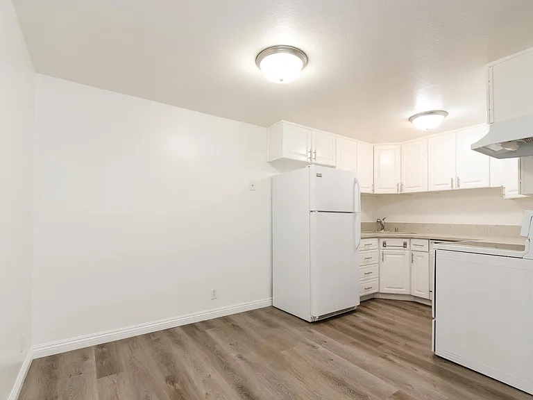 1939 Beloit Ave #103 — Photo 12