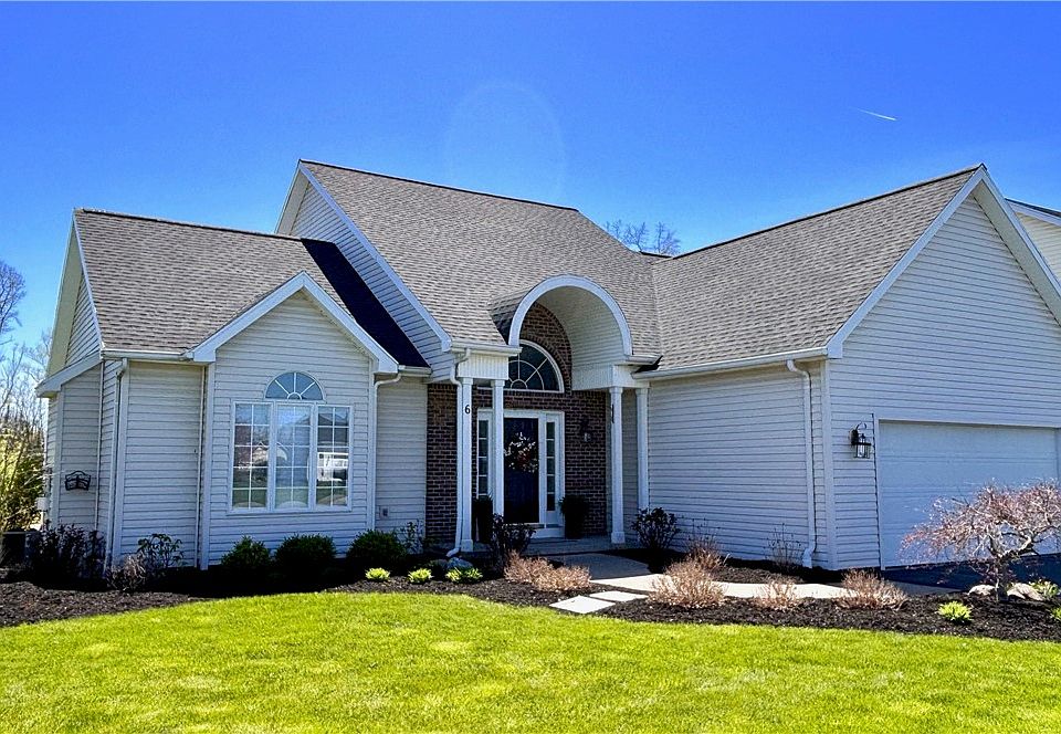 1st image of 6 Leah Ln