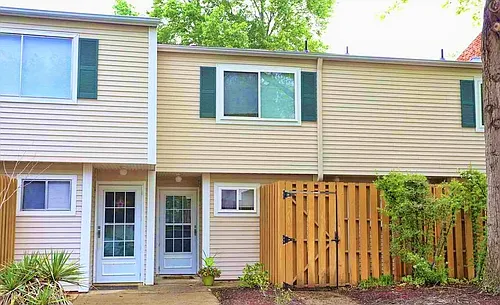 220 Elizabeth St Photo 1