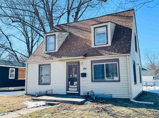 701 SW Macvicar Ave, Topeka, KS 66606