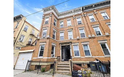 18-44 Stephen Street  image 1 of 28