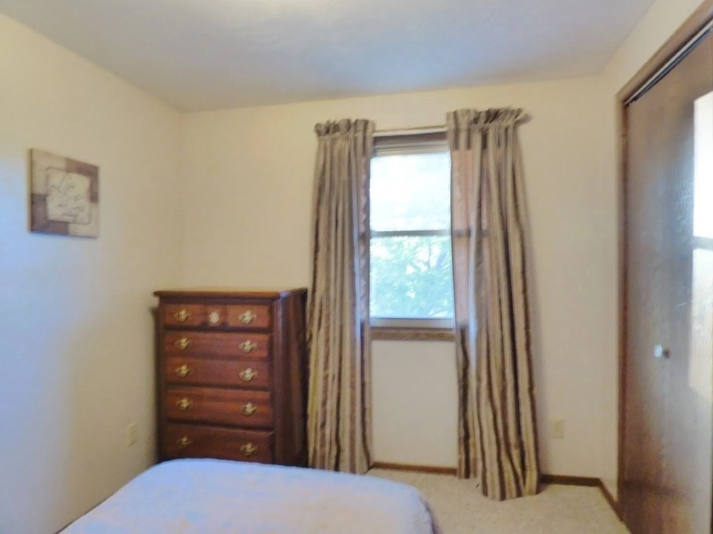 3 Bed, 1.5 Bath Duplex with 2-Stall Garage & Fenced Yard Green Bay — Photo 4