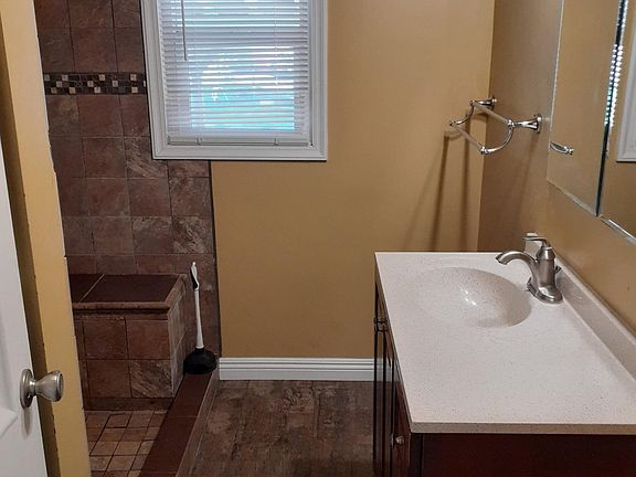 5th image of 7659 Tamarind Ave