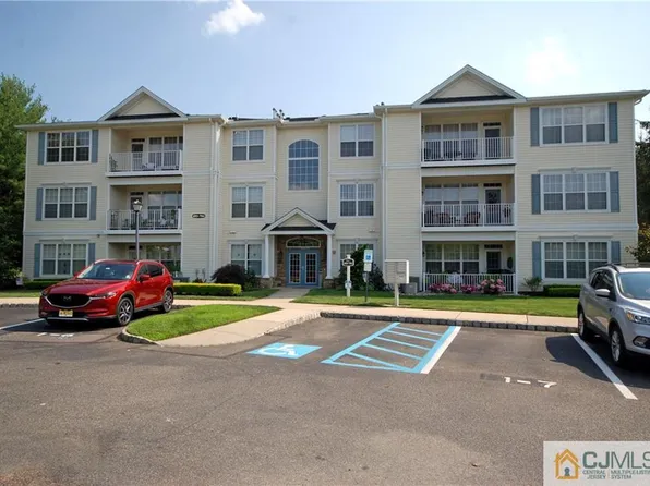 704 Saint Andrews Pl, Englishtown, NJ 07726