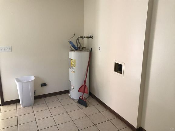 3rd image of 5541 Woodland Ln
