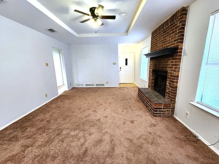 2202 Bolivar St — Photo 9