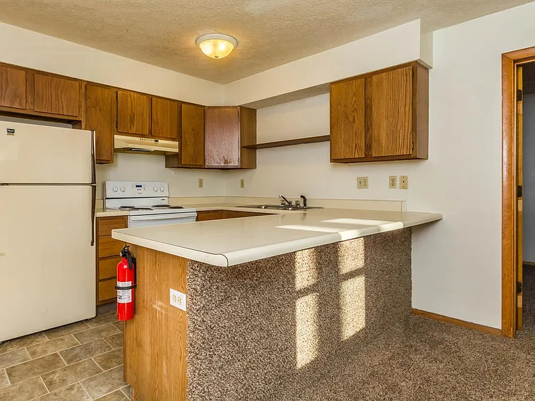 521 E Smith Ave — Photo 5
