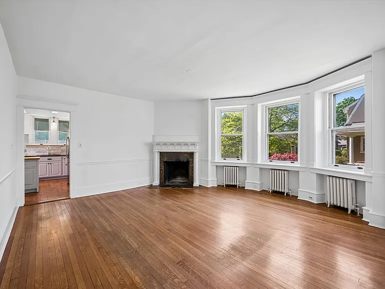 416 E Athens Ave — Photo 15