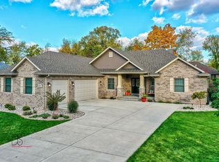 1055 Oakwood Dr, Morris, IL 60450