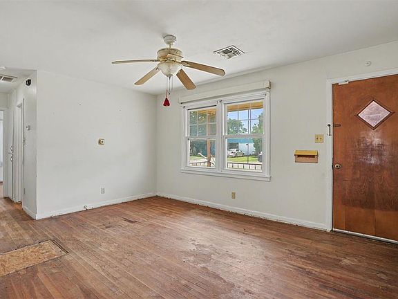 2nd image of 904 N York St