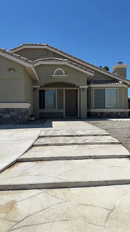 4 bed, 2.0 bath, 1648 sqft, $2,700 — Photo 1