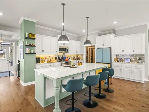 1713 NE Ravenwood Dr, Lees Summit, MO 64086