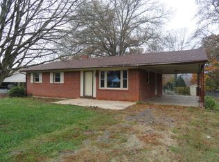 140 Meadowbrook Ln, Martinsville, VA 24112