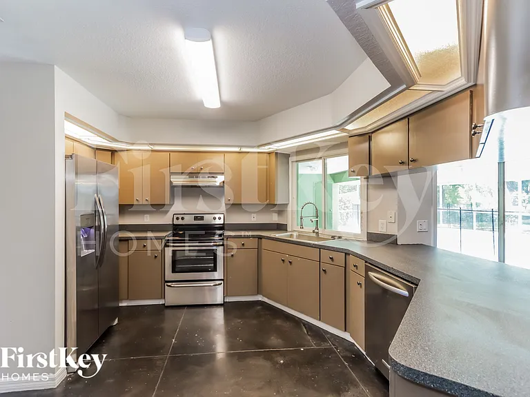 1411 Banbury Loop N — Photo 4