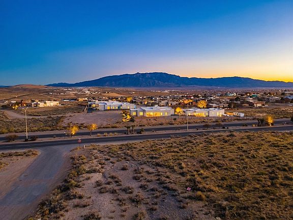 2nd image of 801 Acano Cir NE