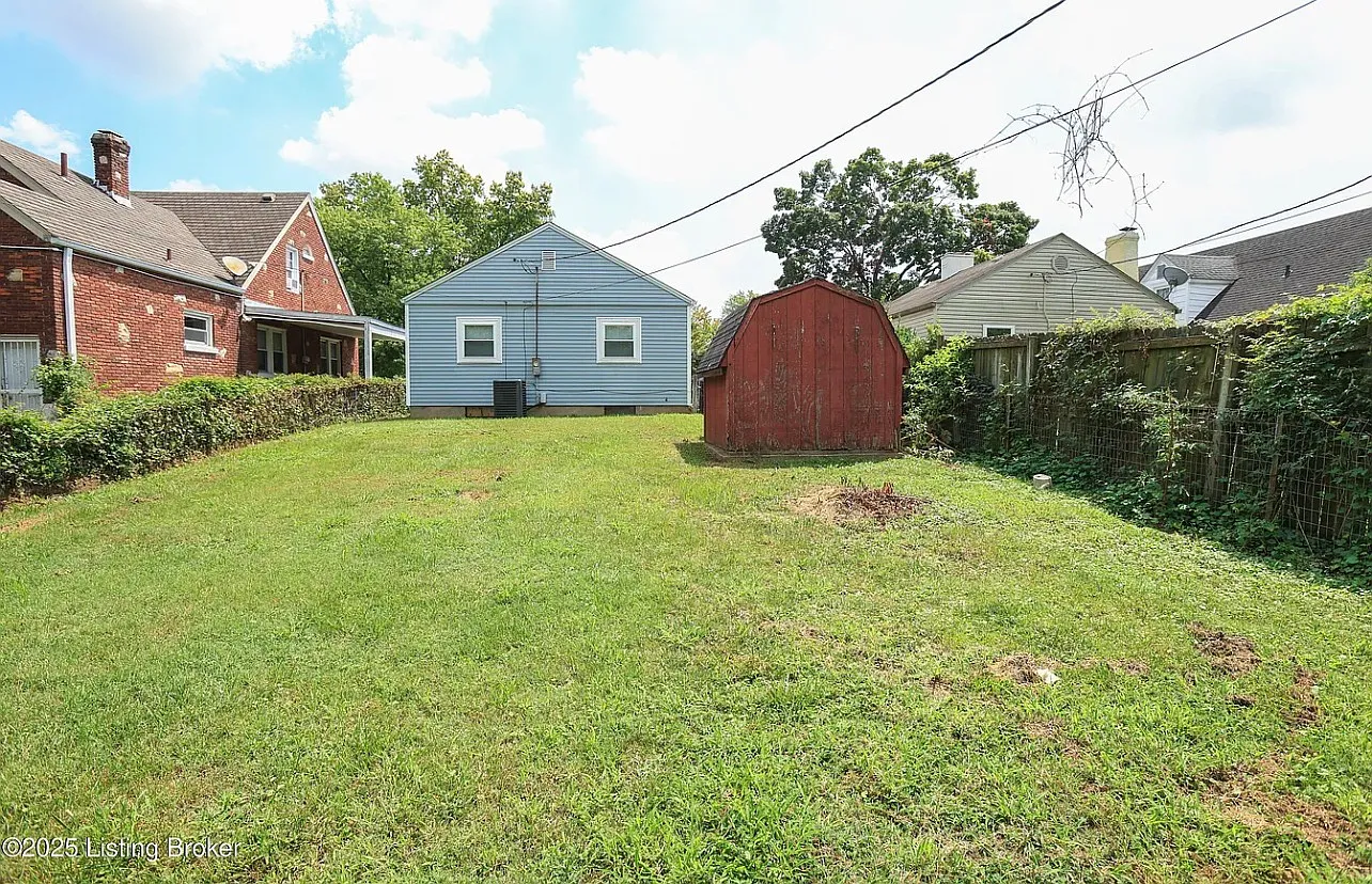 3 bed, 768 sqft, $1,300 — Photo 3