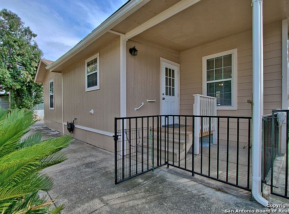2nd image of 419 W Southcross Blvd