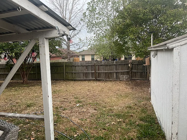 906 Roseanne Dr — Photo 13