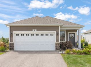 1 Savannah Ct, Algonquin, IL 60102