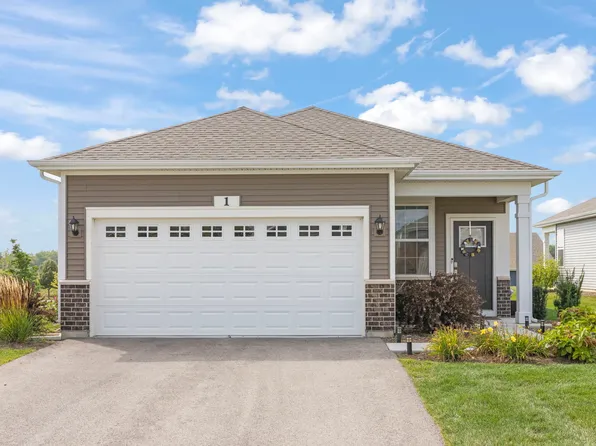 1 Savannah Ct, Algonquin, IL 60102