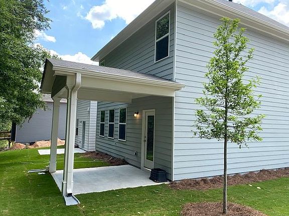 3rd image of 301 Pinewood Dr