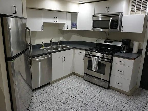 3rd image of 852 N Elston Ave APT 1