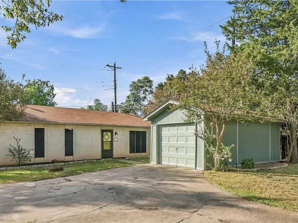3200 Sandpiper Cir, Bryan, TX 77802