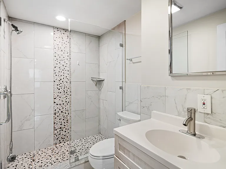 106 W Thompson St #2 — Photo 8