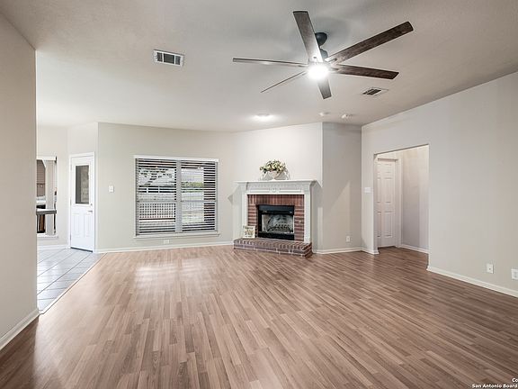 3rd image of 6514 PECAN ACRES