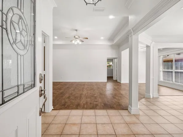 200 Bluebonnet Ln, Waxahachie, TX 75165