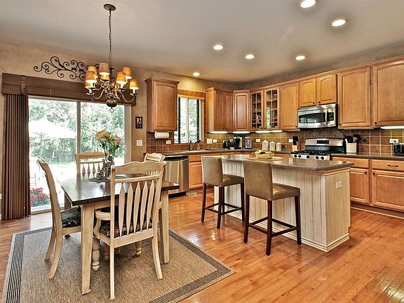 3rd image of 1045 Red Tail Cir