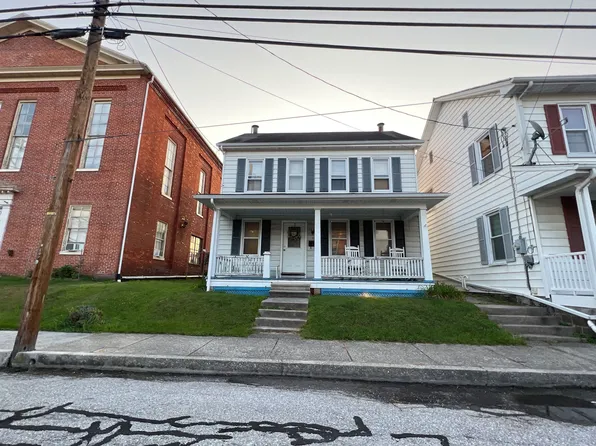 12 N Peter St, New Oxford, PA 17350