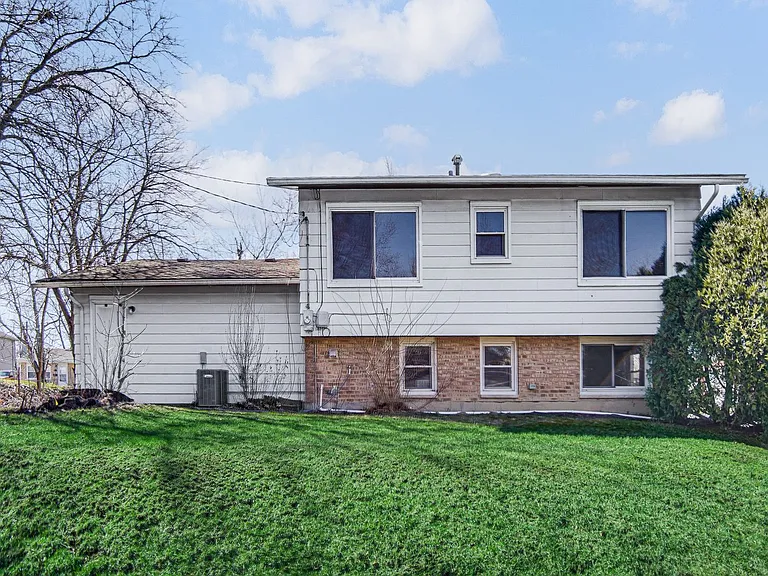 548 Regent Rd — Photo 19