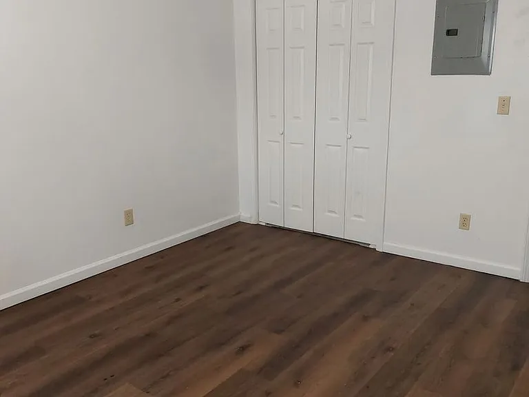 2250 S Oliver Ave — Photo 16