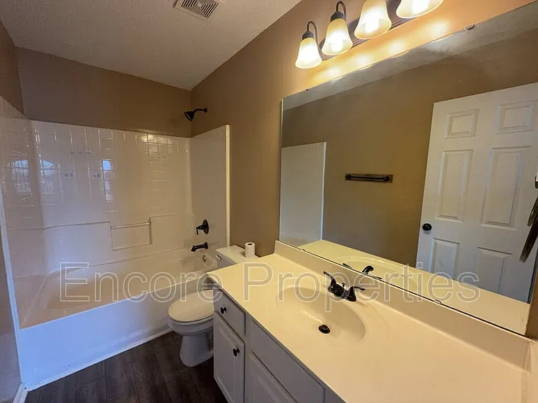 221 Danesway Dr — Photo 4