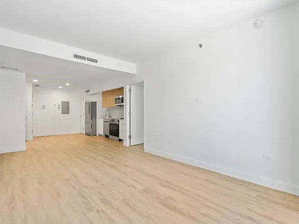 300 West 136th Street image 7 of 17