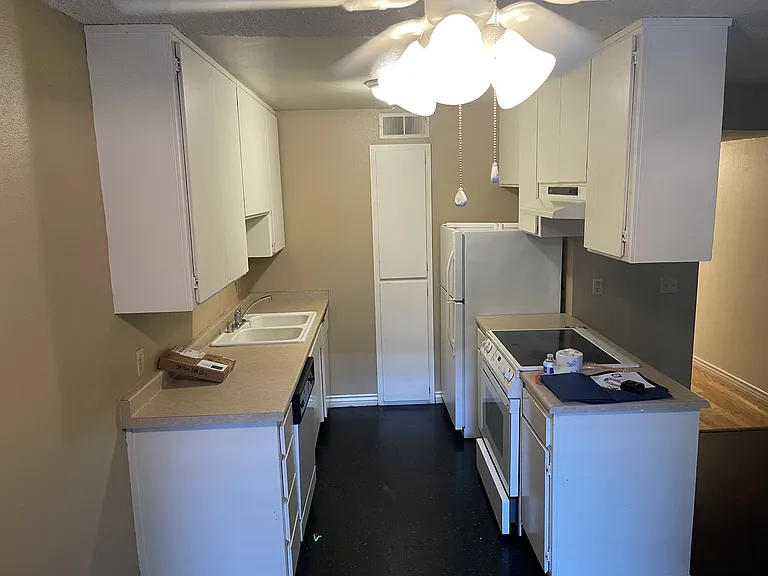 1412 N Cherry St #7 — Photo 5