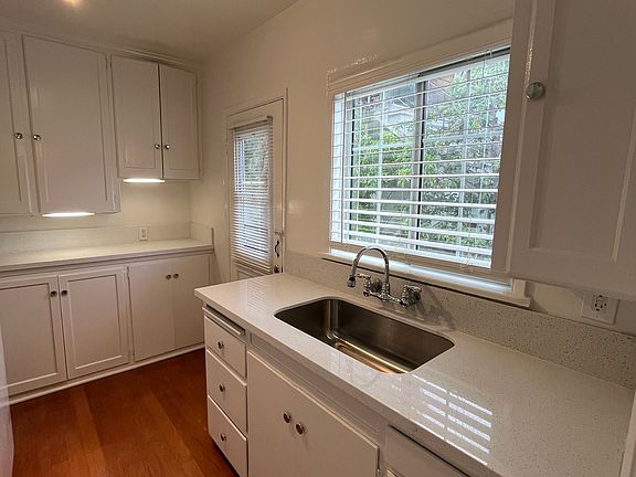 5th image of 934 16th St APT B