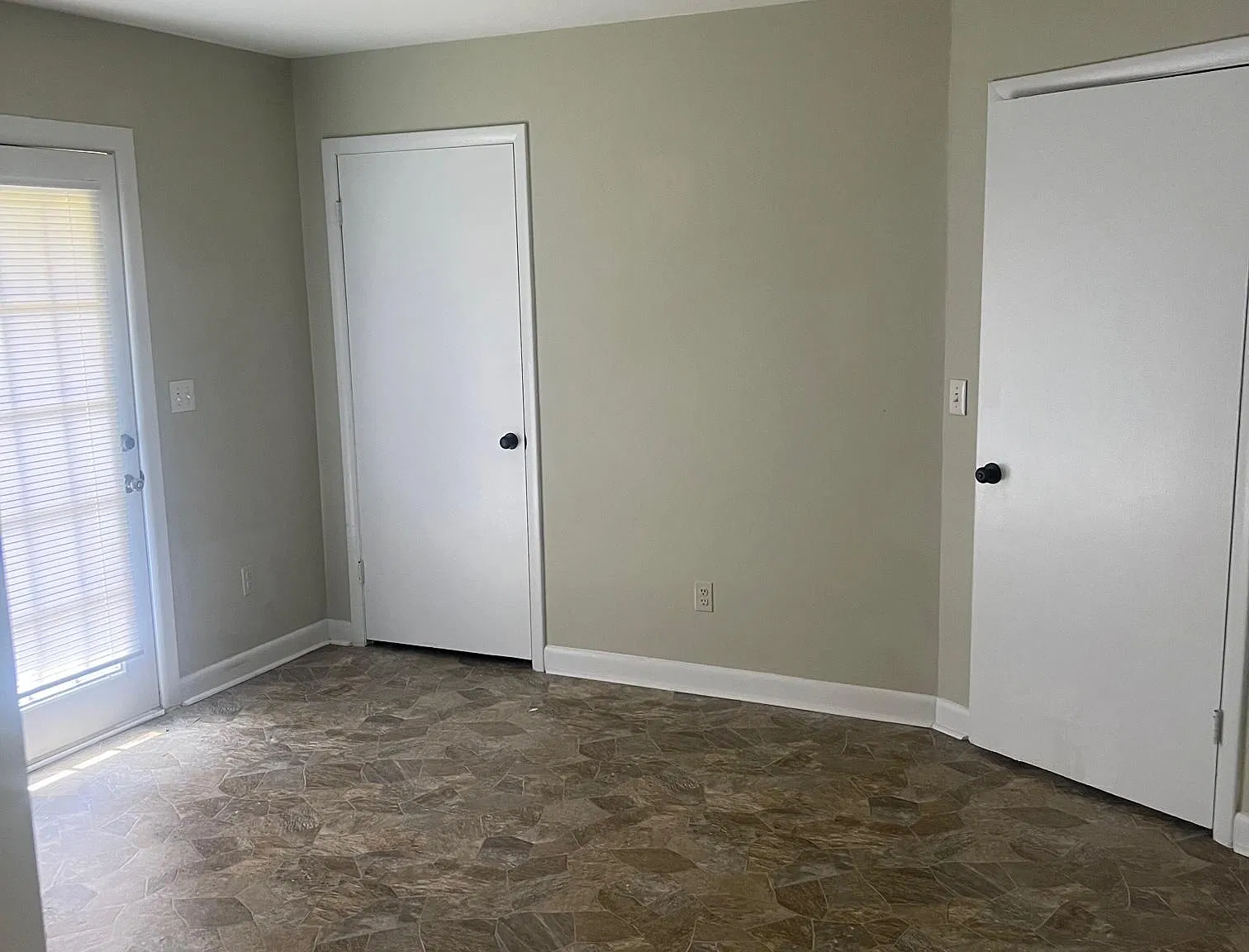2 bed, 1040 sqft, $1,100 — Photo 4