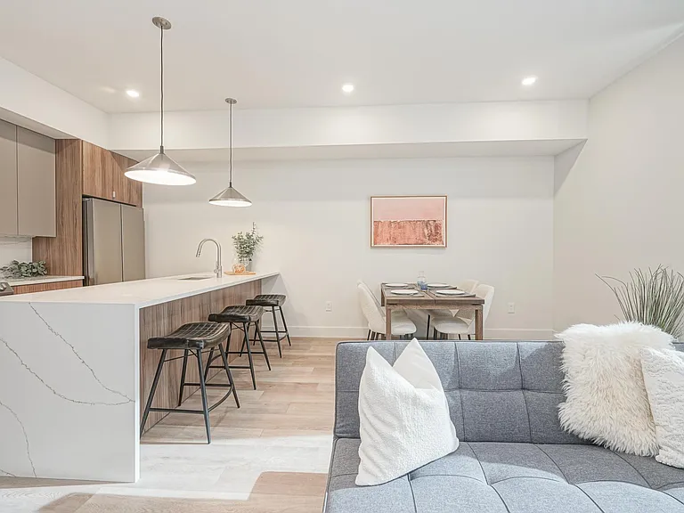 209 Vine — Photo 20
