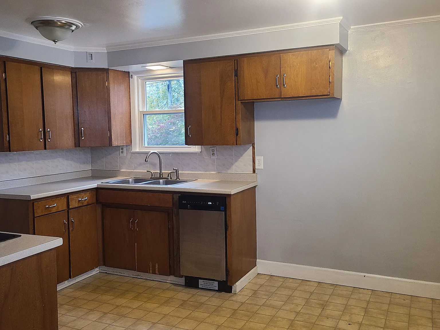166 Fowler Ave — Photo 3
