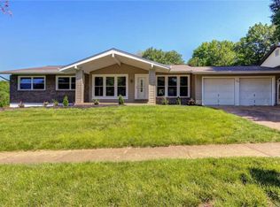 807 Big Bend Woods Dr, Ballwin, MO 63021