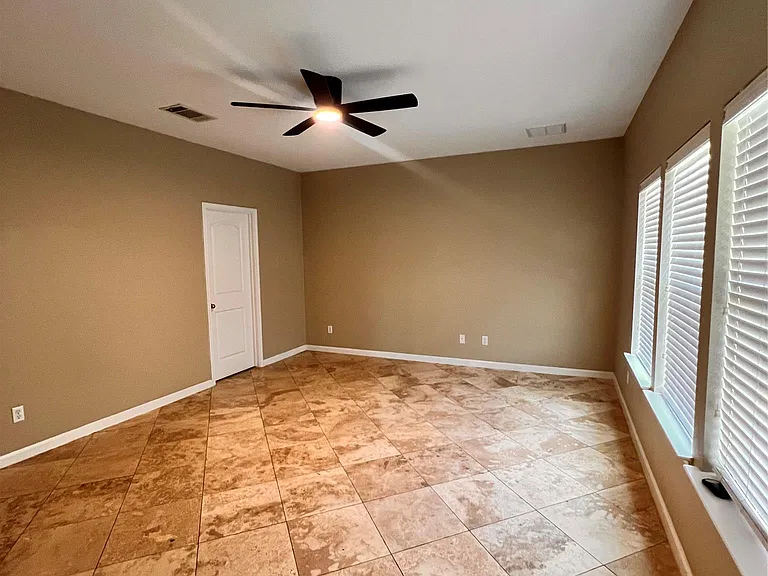 1511 Tonia Loop — Photo 9