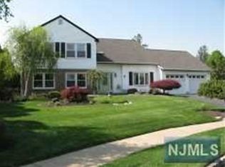 16 Blandford Ct, Wayne, NJ 07470