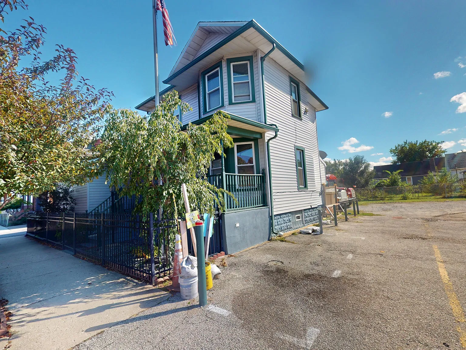 3 bed, 1268 sqft, $2,000 — Photo 2