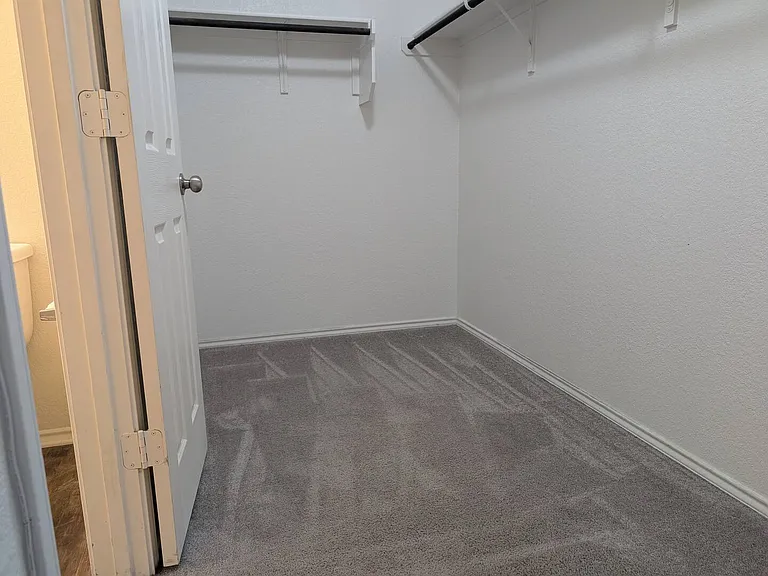 512 Hummingbird Ln #1 — Photo 4