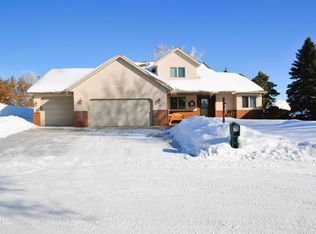 84 Country Club Dr, Bismarck, ND 58501